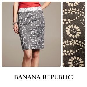 Banana Republic Floral Pencil Skirt (8P)